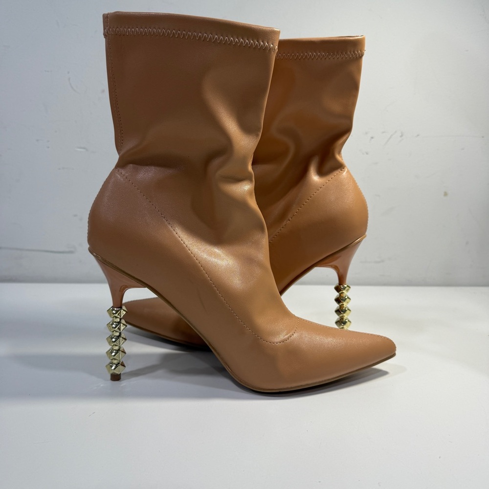 Cape Robbin Heels Beige Tan Pointed Toe Gold Ankle Booties Boots Vice Size 8.5 - Picture 6 of 14